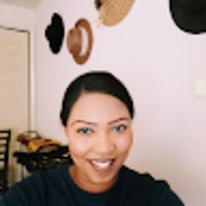 Meet your Posher, Amina